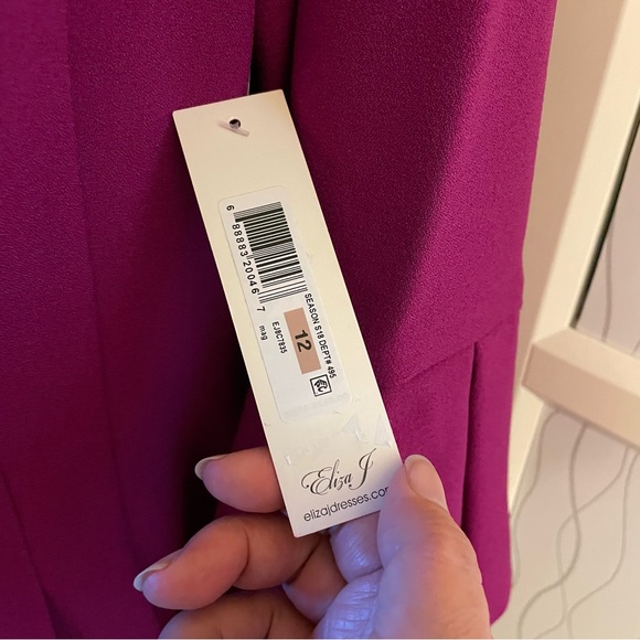 Beautiful deep fuchsia Eliza J dress with pleat detailing size 12 NWT - Picture 4 of 10